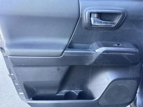 Used 2017 Toyota Tacoma TRD Off-Road image 30