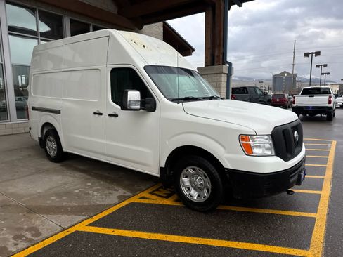 Used 2016 Nissan NV 2500 SV image 2