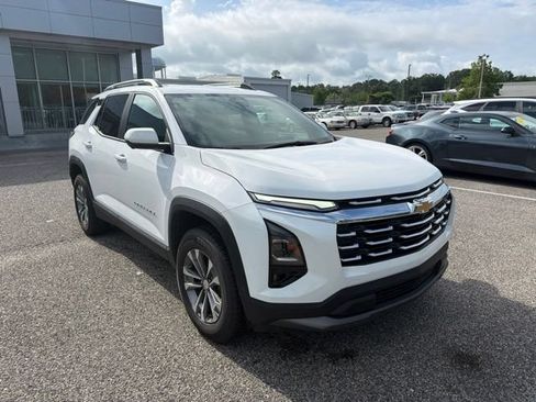 Used 2025 Chevrolet Equinox LT w/ Convenience Package II FWD image 3