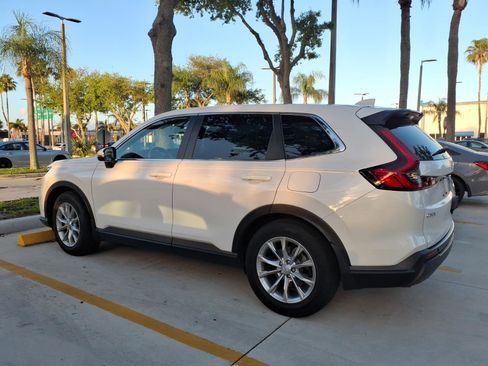 Used 2025 Honda CR-V EX image 10