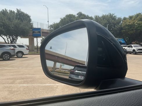 Used 2026 Nissan Kicks SR FWD image 24