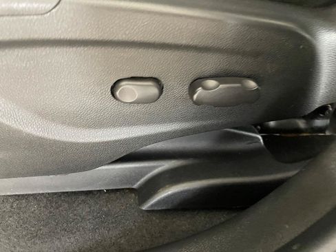 Used 2018 Chevrolet Trax LT w/ LT Convenience Package FWD image 11