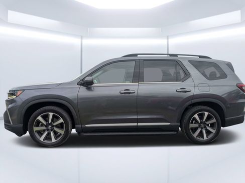 Used 2023 Honda Pilot Touring image 5