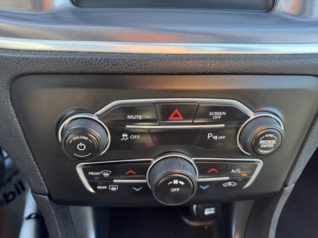 Used 2019 Dodge Charger SXT RWD image 17