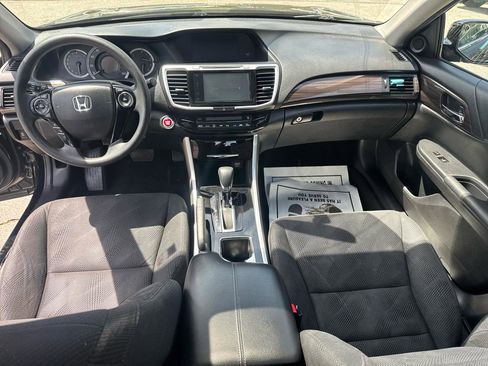 Used 2017 Honda Accord EX image 40