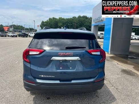 Used 2024 GMC Terrain SLE w/ Driver Convenience Package FWD image 5