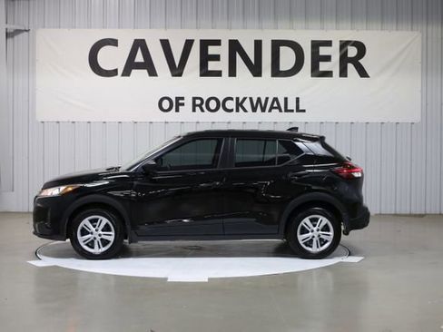 Certified 2025 Nissan Kicks Play S image 3