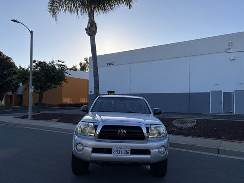 Used 2007 Toyota Tacoma PreRunner image 3