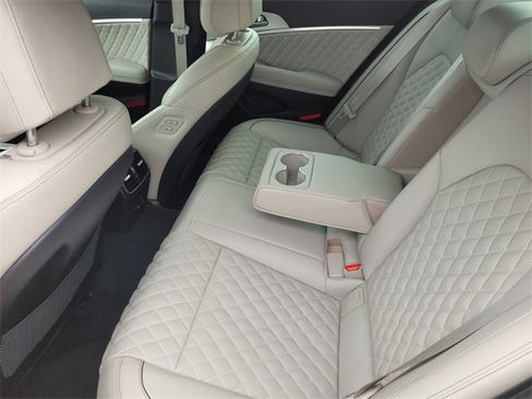 Used 2022 Genesis G70 3.3T image 13