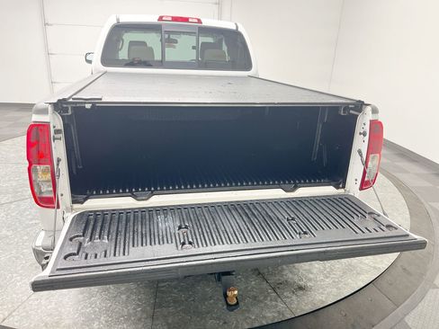Used 2010 Nissan Frontier SE w/ SE Value Truck Pkg AWD/4WD image 25