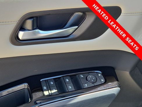 Used 2025 Nissan Pathfinder SL FWD image 15