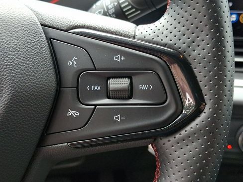 Certified 2025 Chevrolet Trax RS w/ Driver Confidence Package FWD image 22