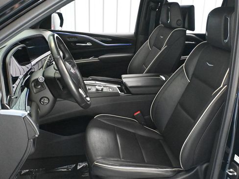 Used 2021 Cadillac Escalade Sport RWD image 17