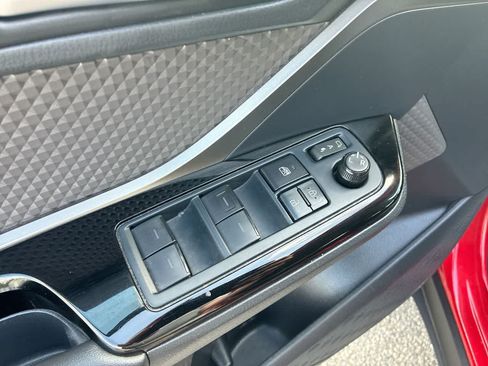 Used 2022 Toyota C-HR Limited FWD image 21
