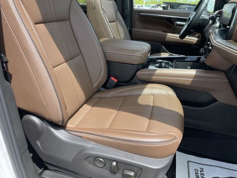 Used 2025 Chevrolet Tahoe High Country image 34