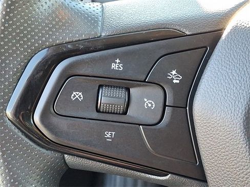 Used 2022 Chevrolet Bolt EUV LT w/ Driver Confidence Package image 17