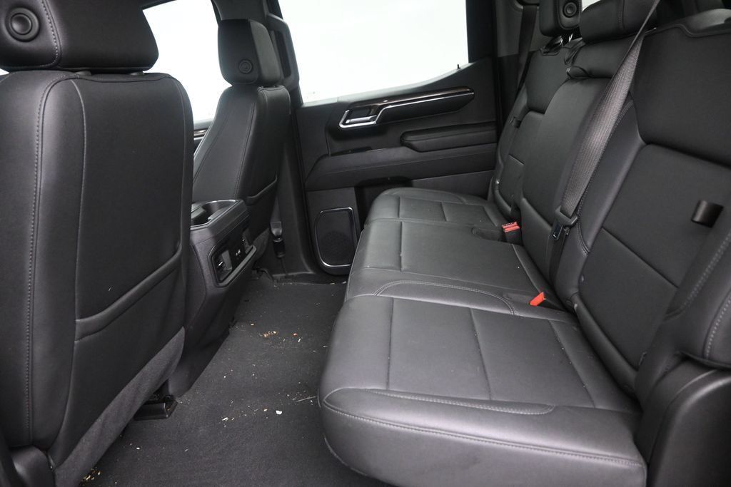 Used 2024 Chevrolet Silverado 1500 LT Trail Boss w/ Convenience Package II AWD/4WD image 15