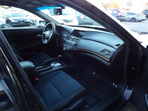 Used 2012 Honda Crosstour EX image 8