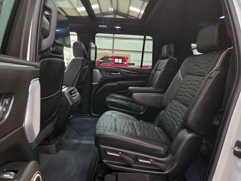 Used 2023 Cadillac Escalade ESV Sport Platinum w/ LPO, ONYX Package image 11