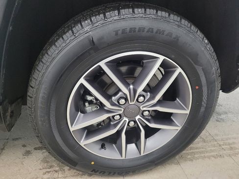 Used 2022 Jeep Grand Cherokee Limited image 31