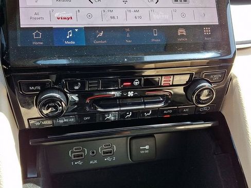 Used 2022 Jeep Grand Cherokee L Limited AWD/4WD image 16