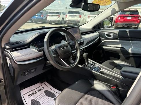 Used 2022 Jeep Compass Latitude FWD image 3