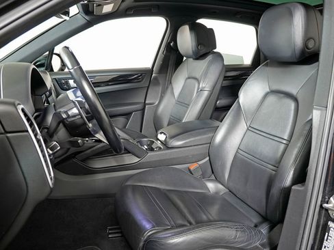 Used 2020 Porsche Cayenne AWD/4WD image 5
