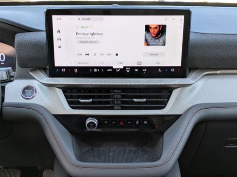 Certified 2025 Ford Explorer Active w/ Active Comfort Package image 22