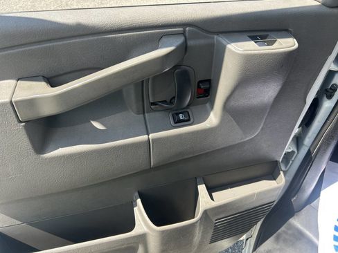 Used 2018 Chevrolet Express 3500 w/ Power Convenience Package image 11