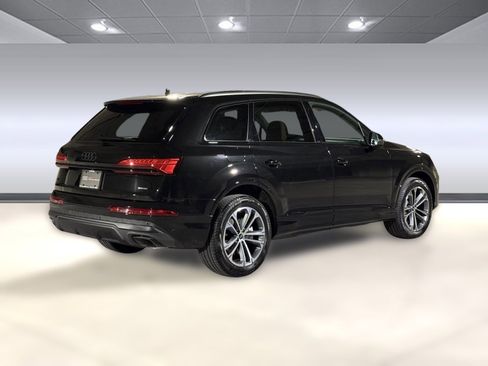 Certified 2025 Audi Q7 2.0T Premium w/ Convenience Plus Package image 9