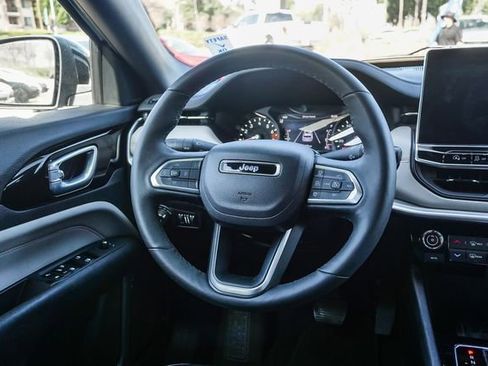 Used 2025 Jeep Compass Limited AWD/4WD image 18