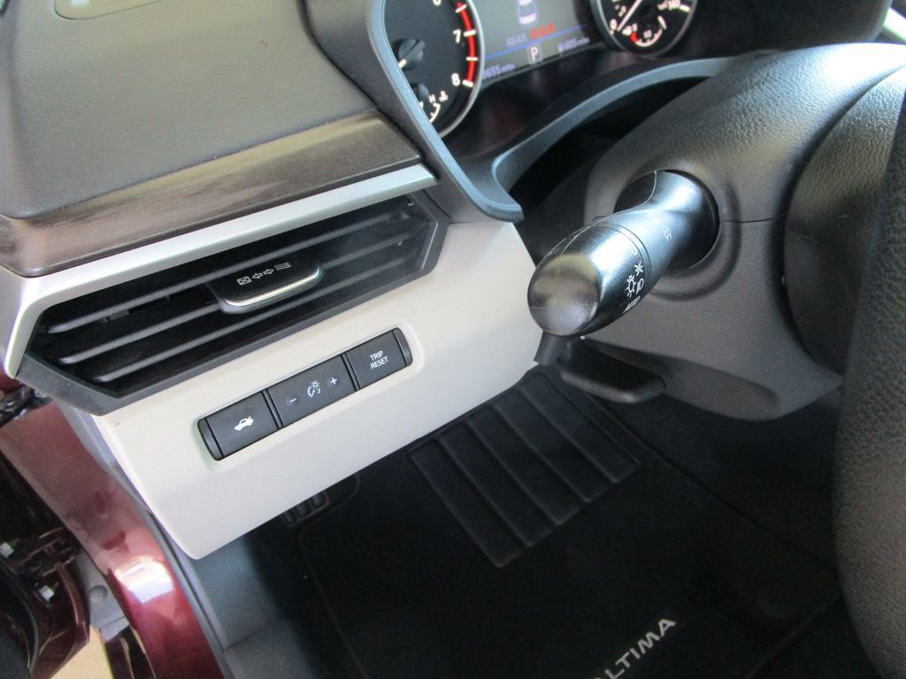 Used 2025 Nissan Altima 2.5 SV FWD image 20