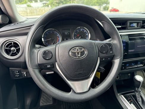 Used 2019 Toyota Corolla LE FWD image 11