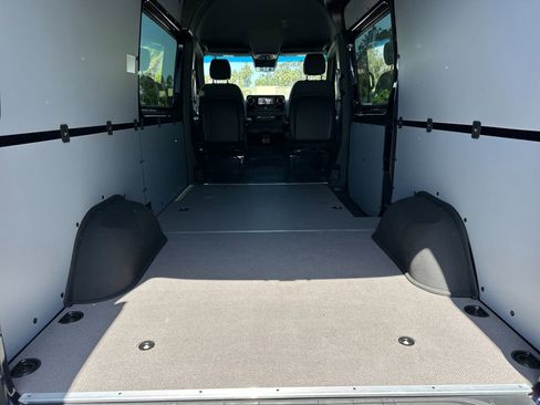 Used 2024 Mercedes-Benz Sprinter 2500 image 16