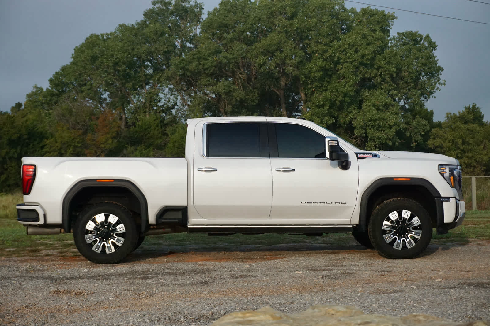 Used 2025 GMC Sierra 2500 Denali w/ Denali Reserve Package AWD/4WD image 2