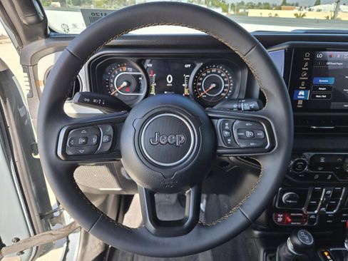 Used 2024 Jeep Gladiator Sport image 19