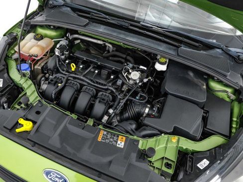 Used 2018 Ford Focus SE w/ SE Appearance Package image 45