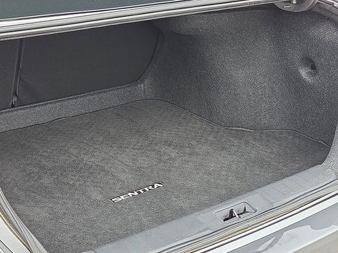 Used 2024 Nissan Sentra SR w/ SR Premium Package image 9