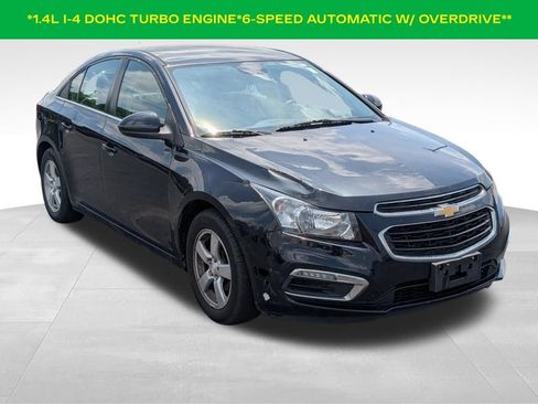 Used 2016 Chevrolet Cruze LT w/ Technology Package FWD image 3