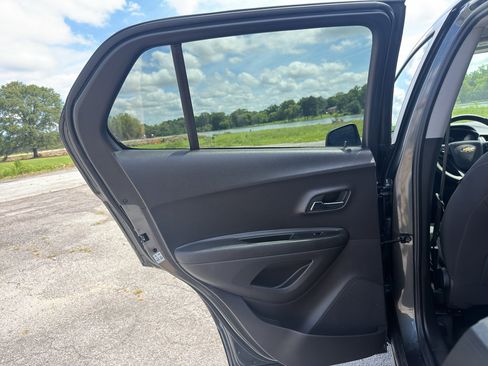 Used 2020 Chevrolet Trax LS w/ Tint and Cruise Package FWD image 12