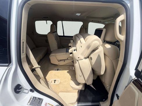 Used 2013 Lexus LX 570 4WD w/ Luxury Pkg image 32
