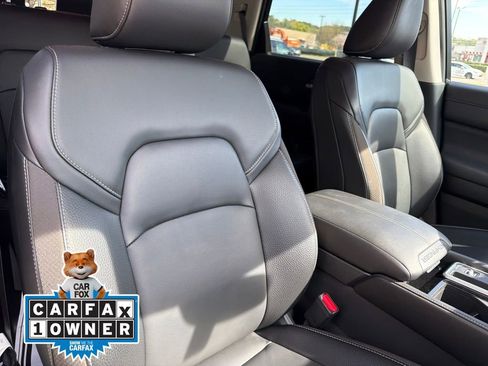 Used 2024 Nissan Pathfinder SL image 40