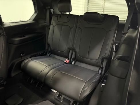 New 2025 Jeep Grand Cherokee L Limited w/ Luxury Tech Group II image 17