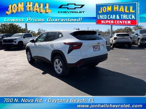 Used 2026 Chevrolet Trax LS image 9