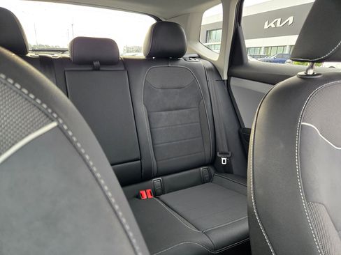 Used 2024 Volkswagen Taos SE image 14