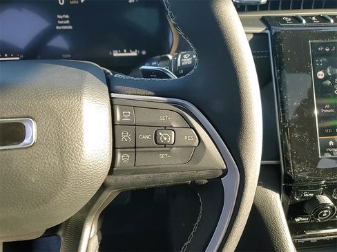 New 2025 Jeep Grand Cherokee Altitude image 15