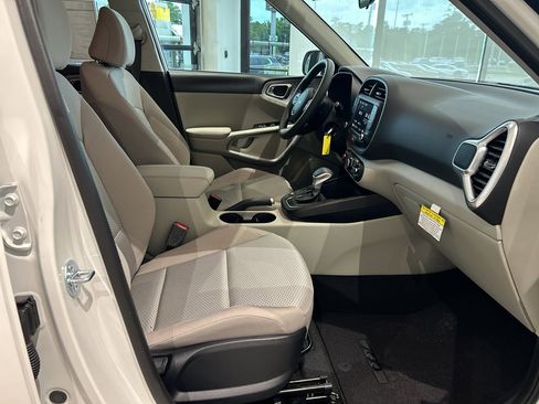Used 2025 Kia Soul LX w/ LX Technology Package image 23