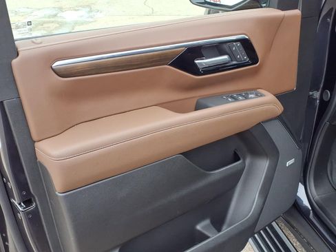 New 2026 Chevrolet Suburban High Country image 5