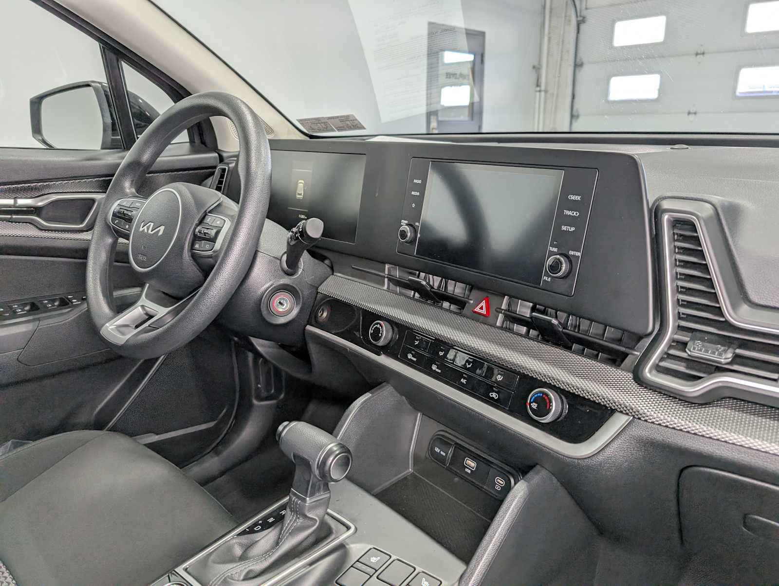Certified 2025 Kia Sportage LX AWD/4WD image 40