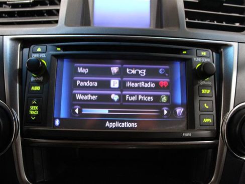 Used 2013 Toyota Highlander SE AWD/4WD image 18